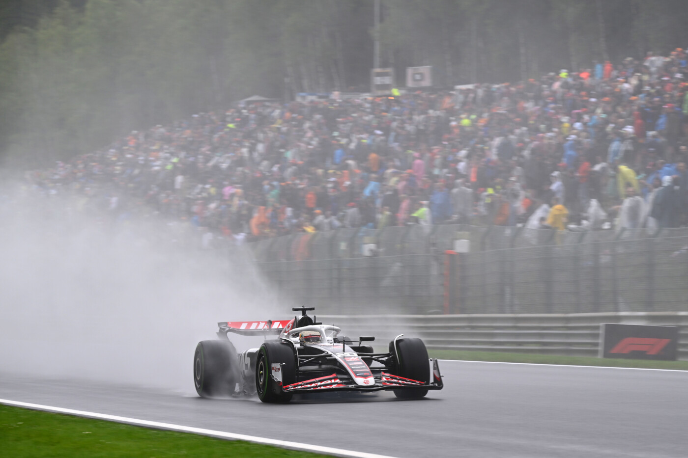 Magnussen Haas regen Spa