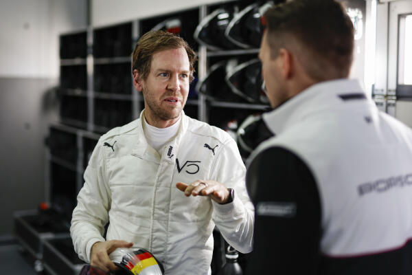 Vettel in gesprek Porsche