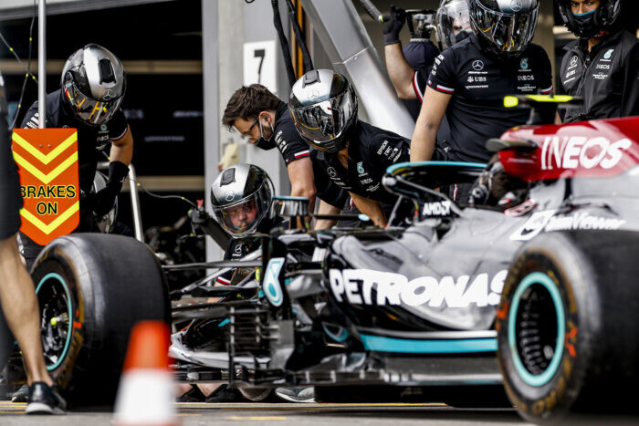 Mercedes / pit stop / 2021