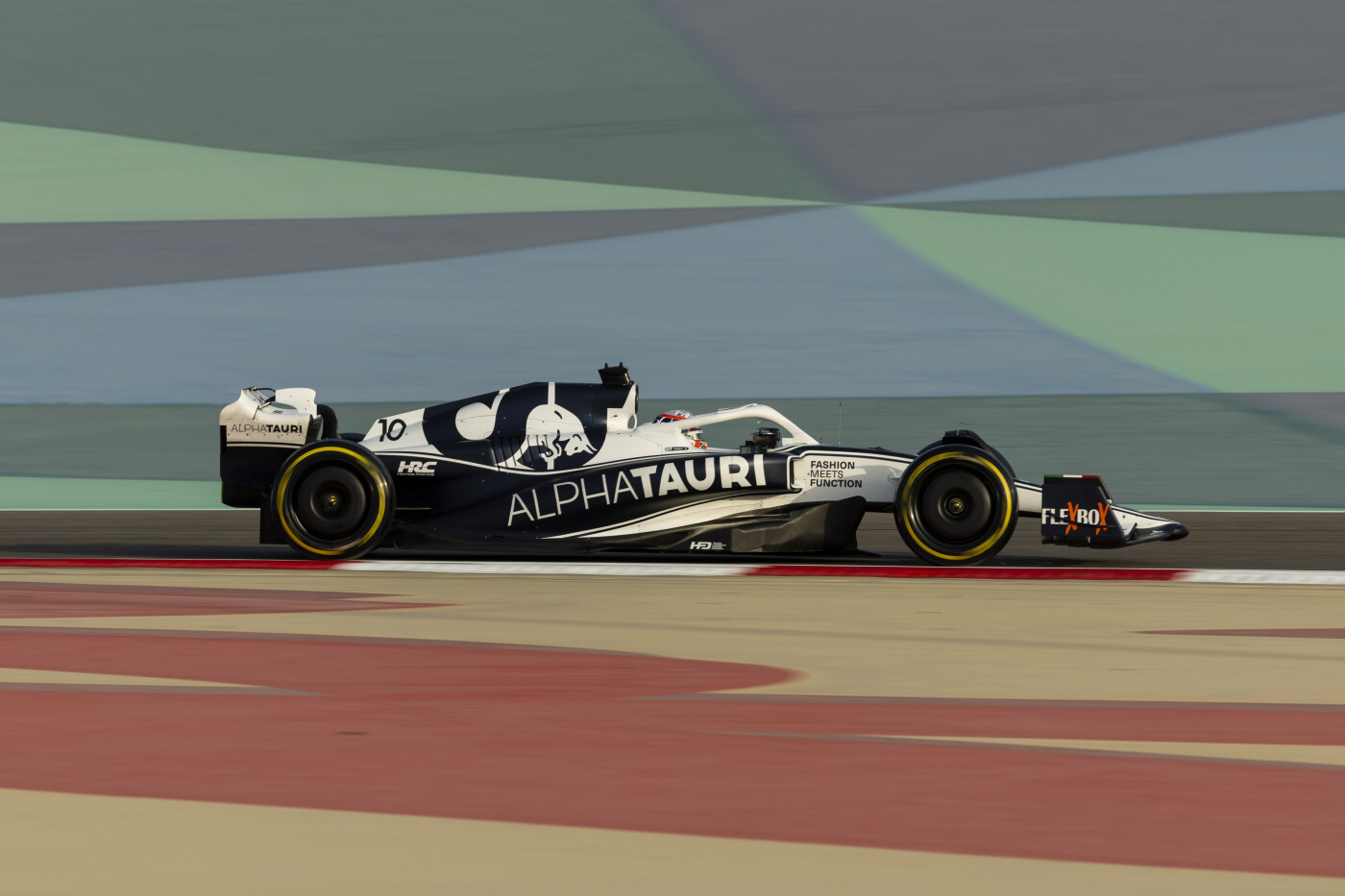 Pierre Gasly op de baan eerste testdag Bahrein 2022