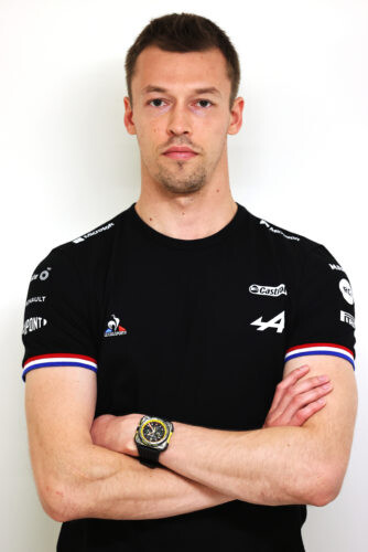 kvyat-alpine-f1-334x500