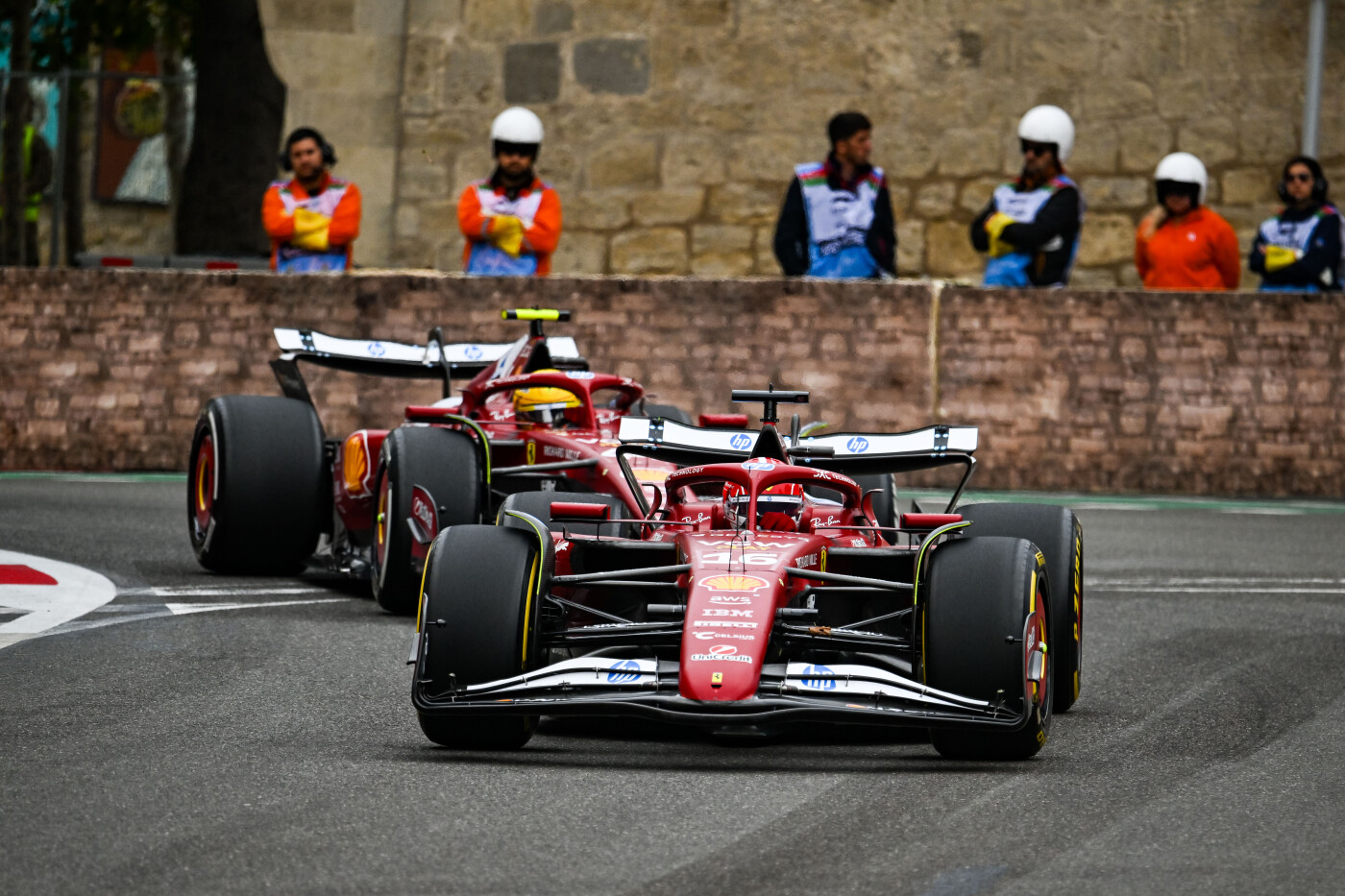 Charles Leclerc Lewis Hamilton auto race Bakoe Azerbeidzjan 2025