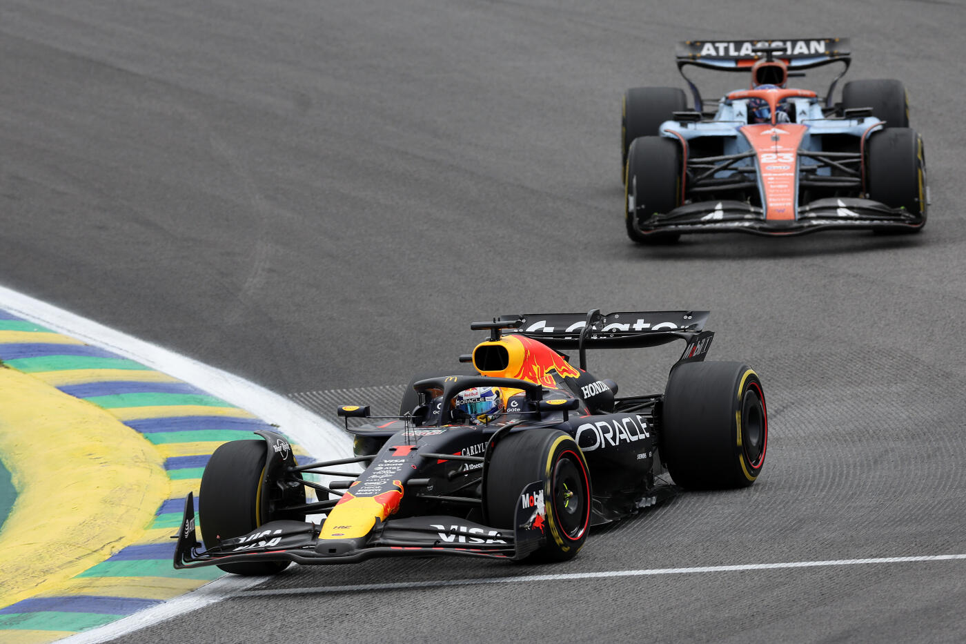 Max Verstappen en Alex Albon - F1 Grand Prix van Brazilië 2025