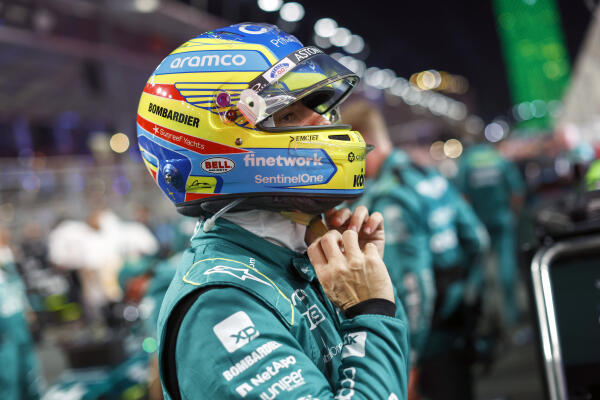 Fernando Alonso helm Jeddah 2023