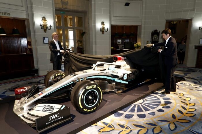 Mercedes-W11-onthulling-700x467
