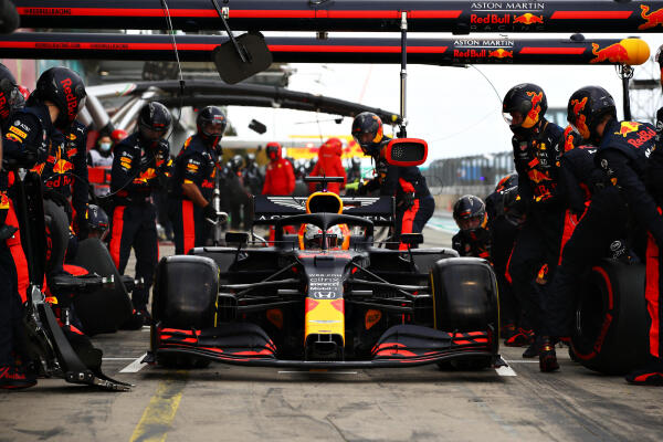 Verstappen-redbull-pitcrew