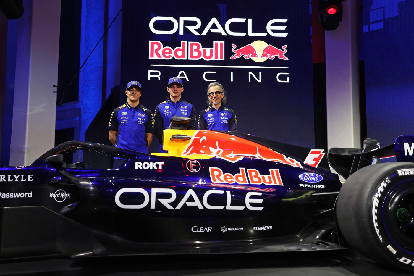 Max Verstappen, Isack Hadjar en Laurent Mekies - RB22 Launch 2026