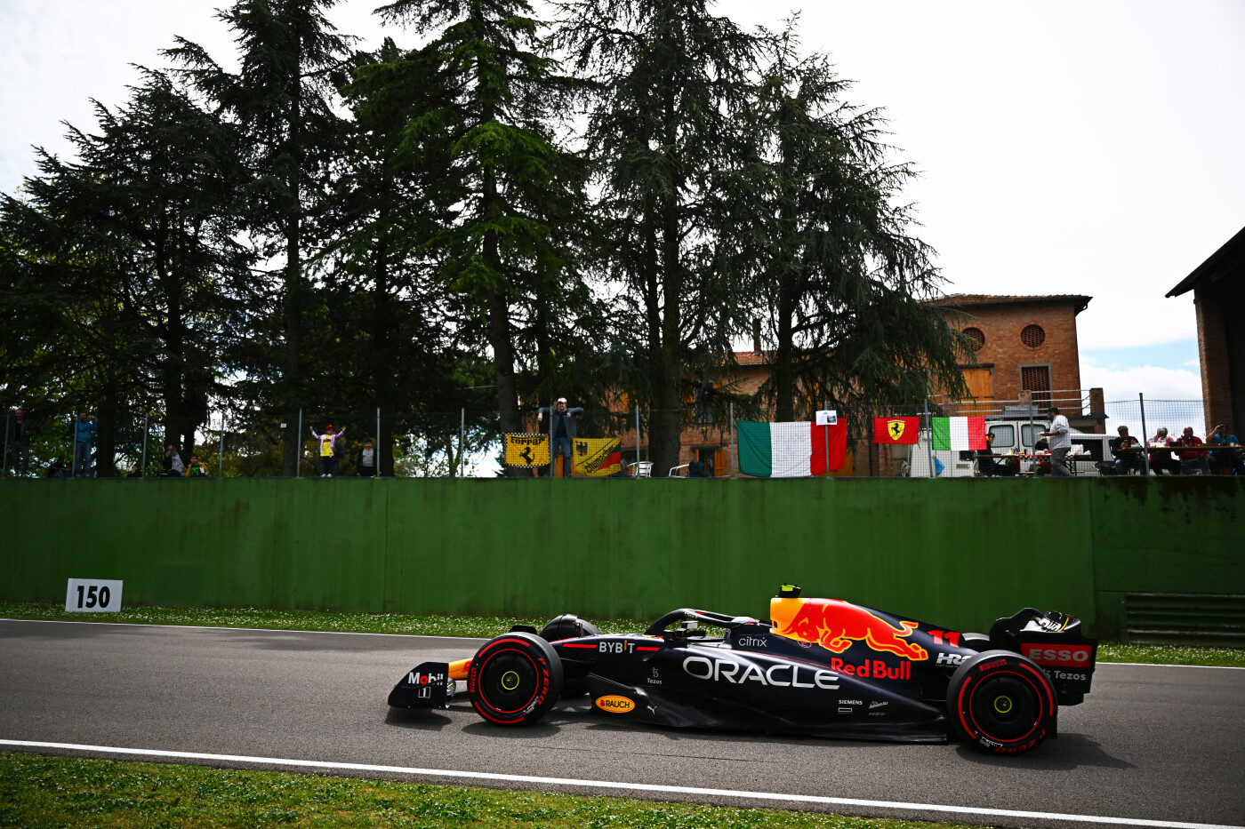Sergio Pérez tijdens VT2 Imola 2022