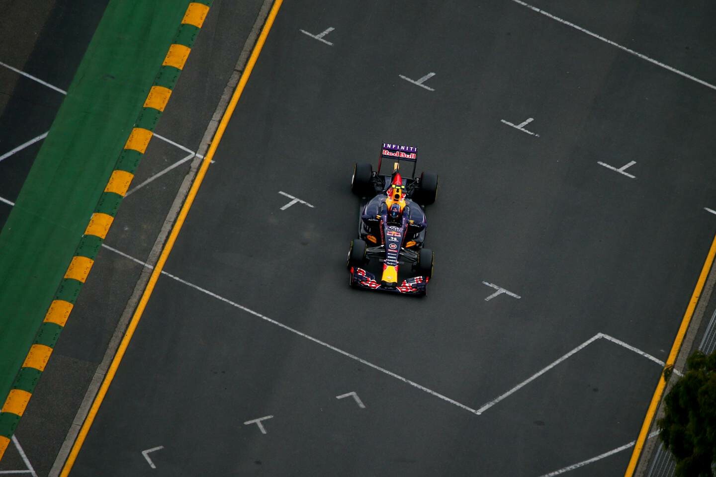 Daniil_Kvyat_Red_Bull_Racing_GP_Australia_14_maart_2015