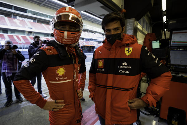 Leclerc-Sainz-Ferrari-Barcelona-testdagen