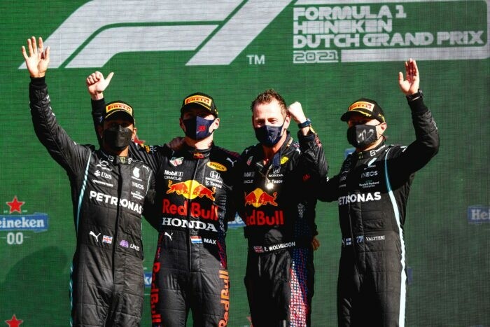 Max Verstappen / Red Bull Racing / Zandvoort / Nederland / 2021 / Valtteri Bottas / Mercedes / Lewis Hamilton