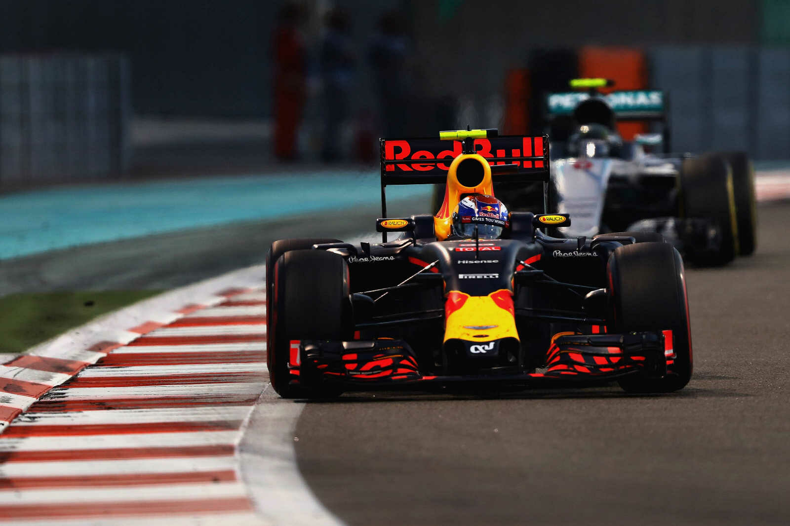 Max_Verstappen_Red_Bull_Racing_F1_Grand_Prix_Abu_Dhabi_2016