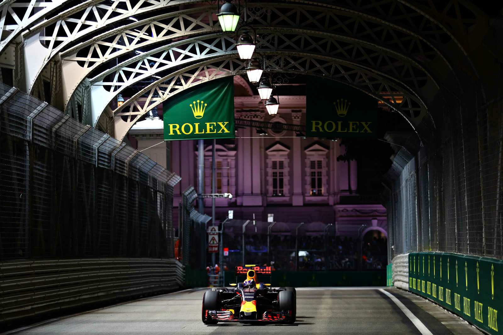 Max_Verstappen_Red_Bull_Racing_F1_Grand_Prix_Singapore_2016_Q