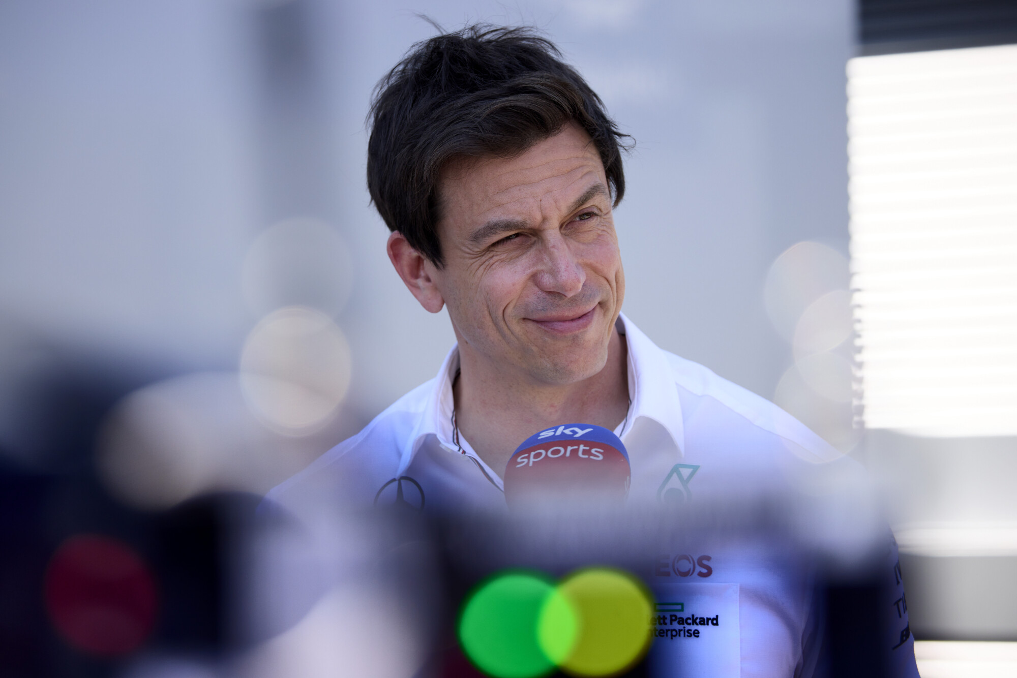 Toto Wolff tegenover sky
