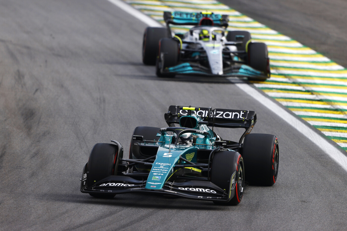 Mercedes en Aston Martin
