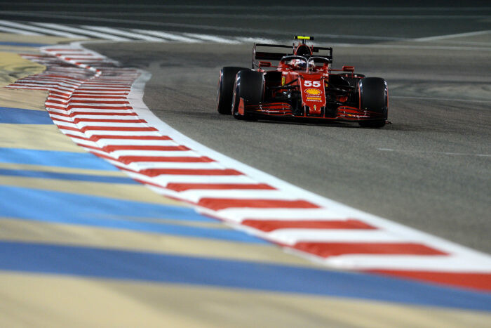 Sainz-bahrein-ferrari-700x467