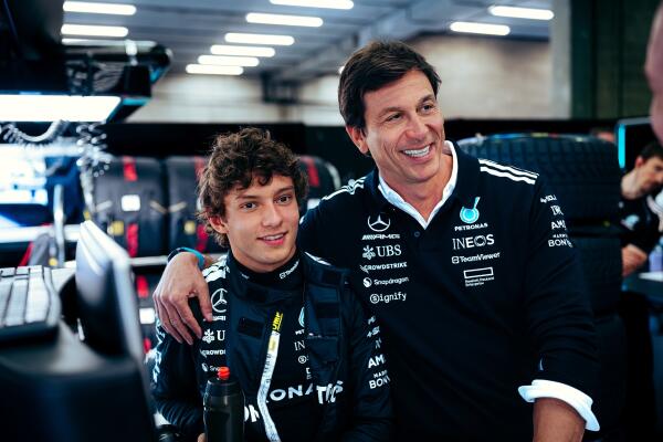 Toto Wolff en Kimi Antonelli - F1 Grand Prix van België 2025