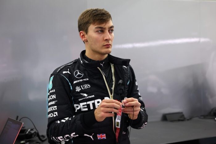Een foto van George Russell in Mercedes outfit