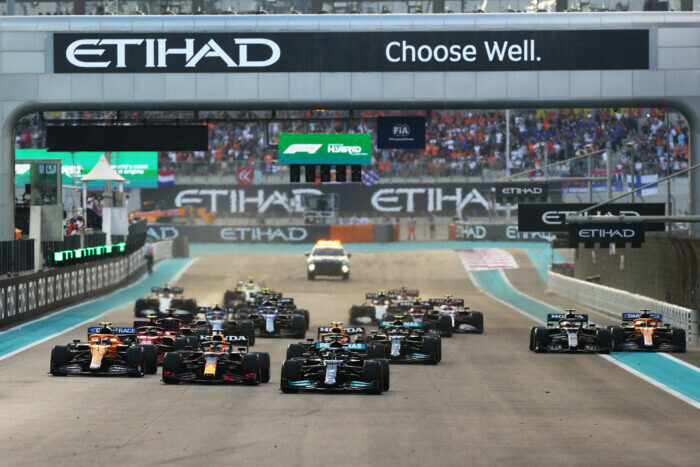 Start Abu Dhabi / Lewis Hamilton / Max Verstappen / 2021 / Abu Dhabi / Yas Marina 