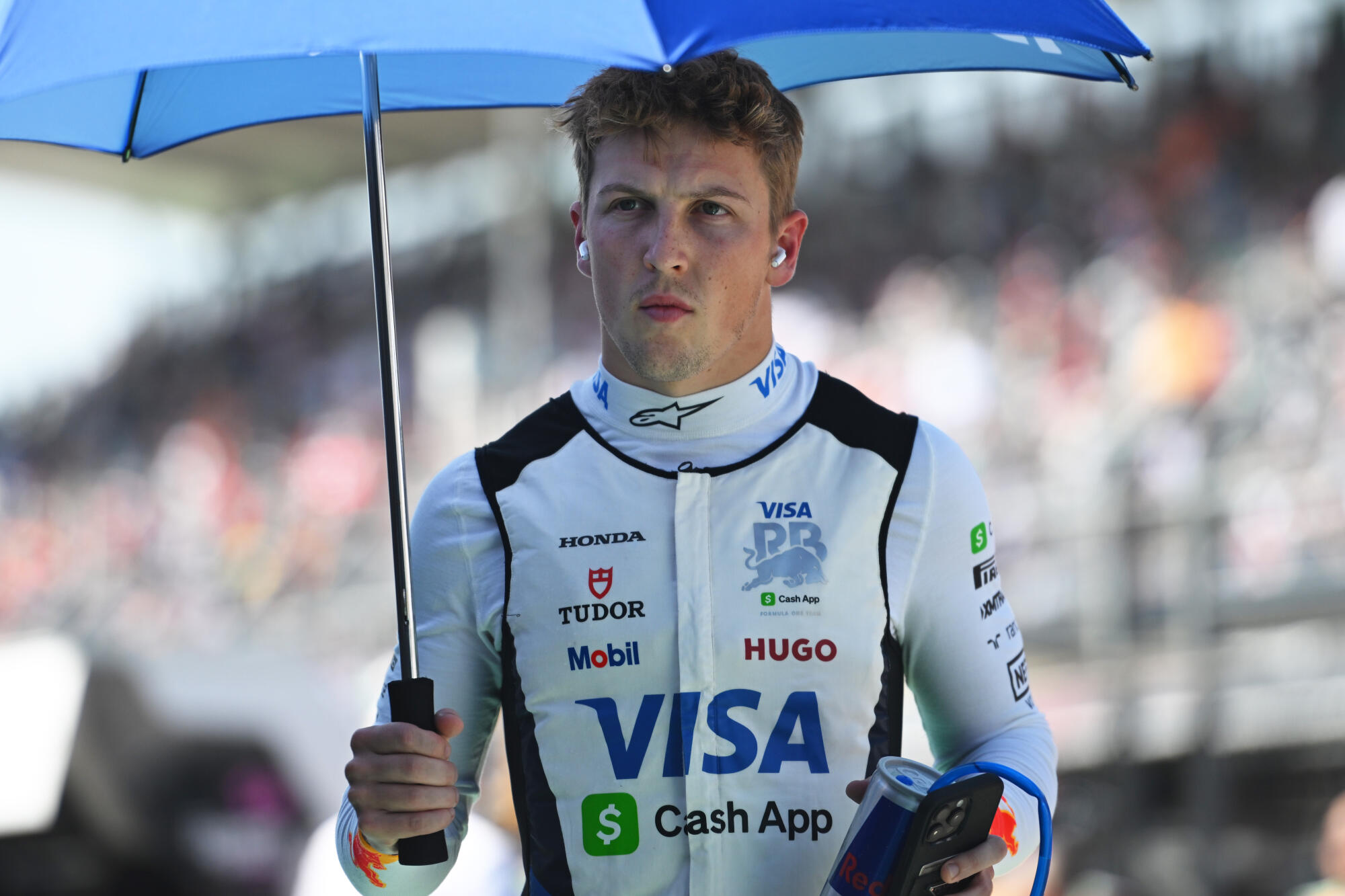 Liam Lawson paraplu grid zondag Mexico 2025