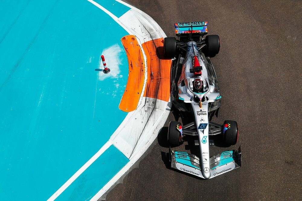 george-russell-mercedes-w13-1-miami-rechtboven